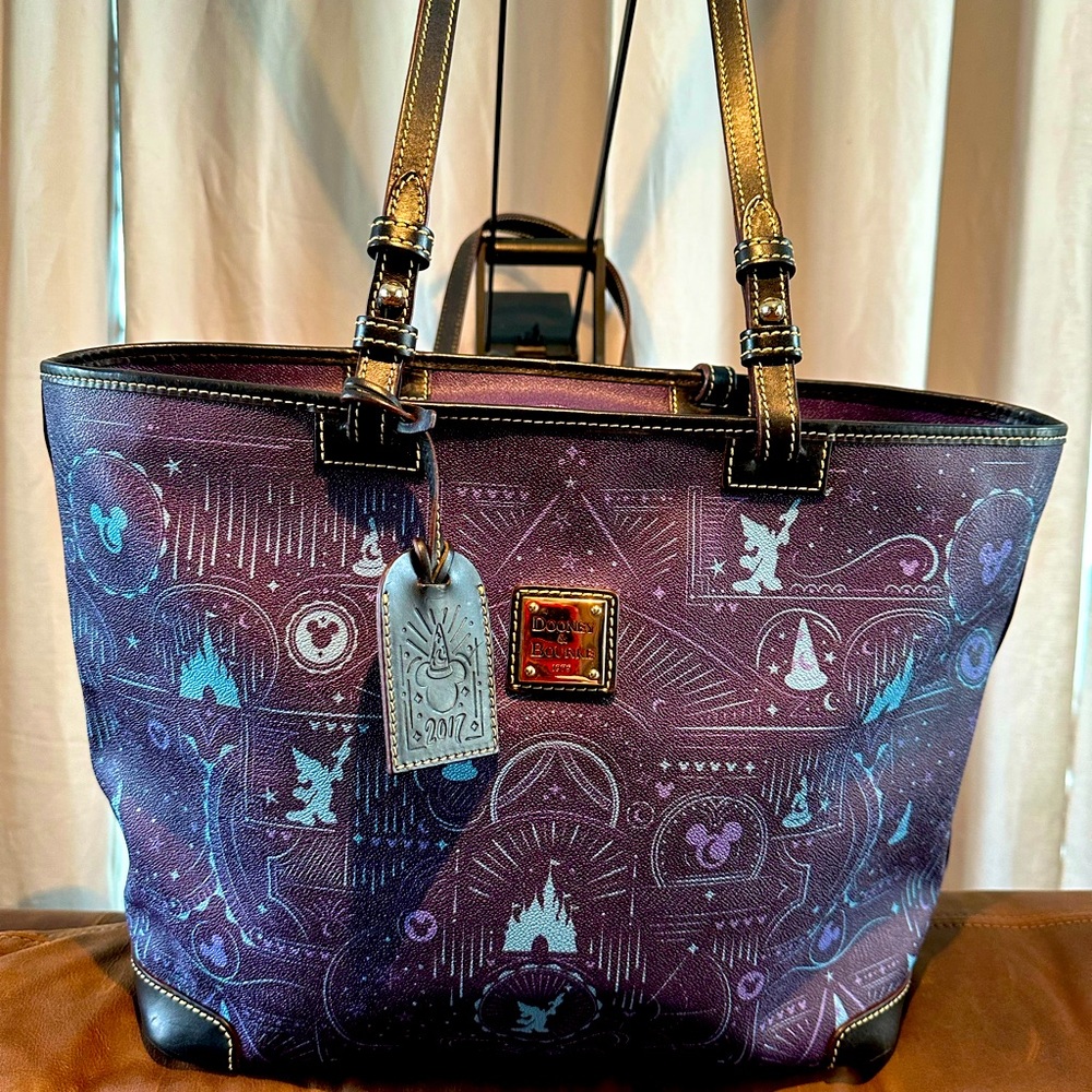 DISNEY DOONEY & BURKE 2017 park bag